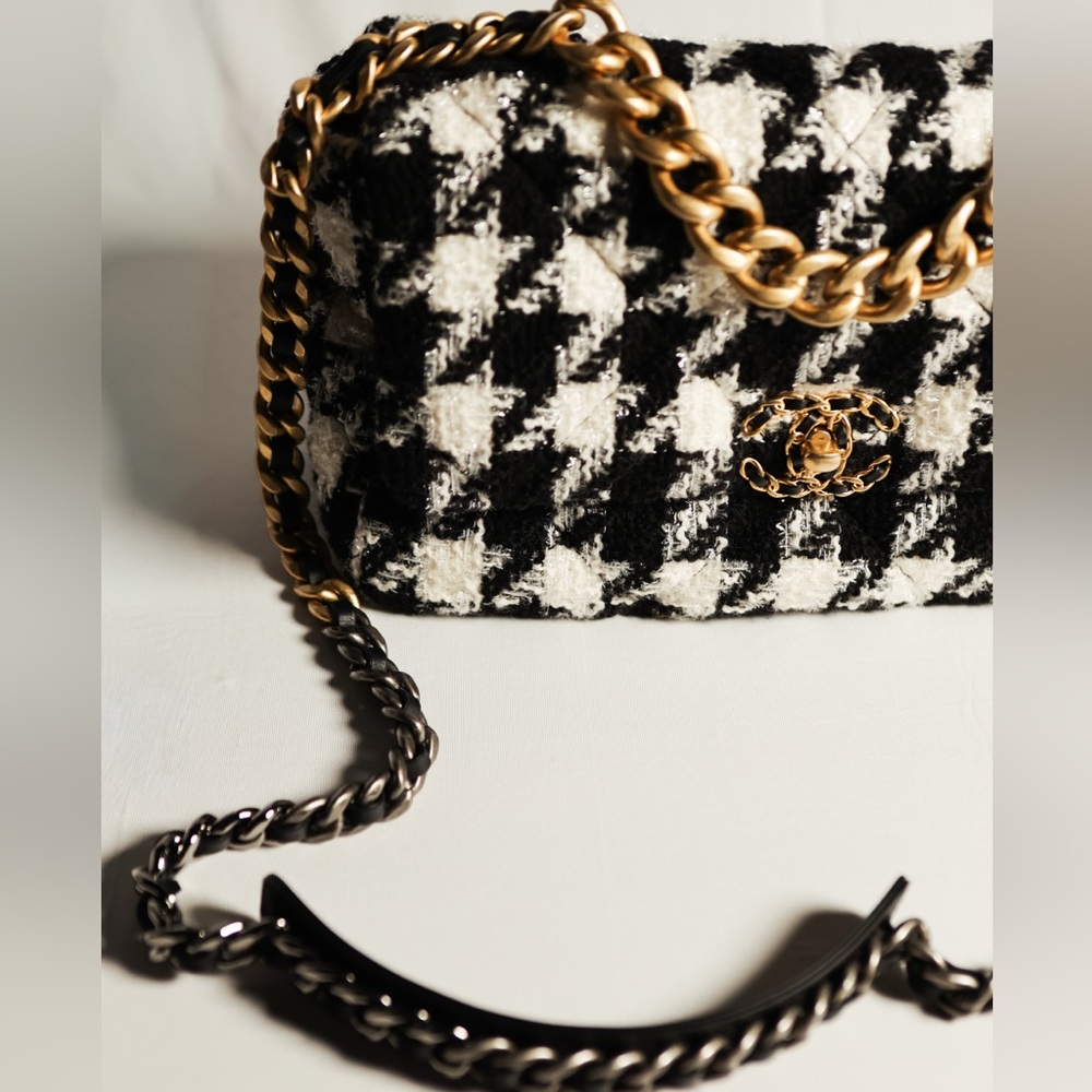 Chanel 19 Flap Tweed Hand Bag Two Tone - Picture 4 of 9